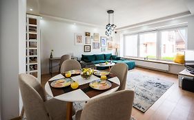 Spacious And Bright 2Bdr Apartment In The Old Town